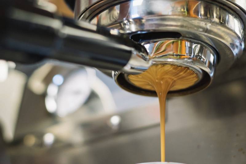 Vente et pose d'un adoucisseur d'eau pour machine à café professionnelle sur Six Fours dans le 83